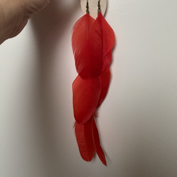 🆕Extra long 3 Red Feather 🪶 Fish hook Earrings - Picture 3 of 4